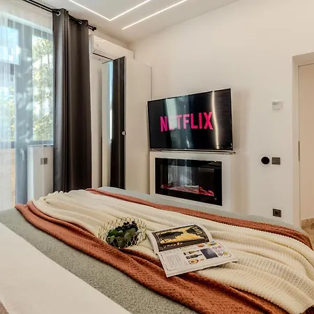 Luxury & Comfort: Smart 2br-apt At Unirii Square Apartmán
