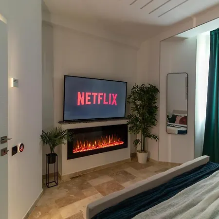 Luxury & Comfort: Smart 2br-apt At Unirii Square Bukurešť