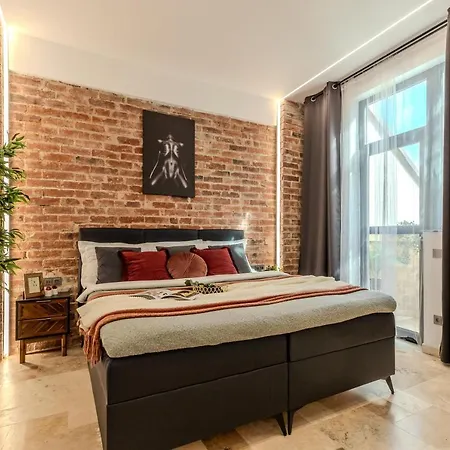 Apartment Luxury & Comfort: Smart 2br-apt At Unirii Square Bucharest