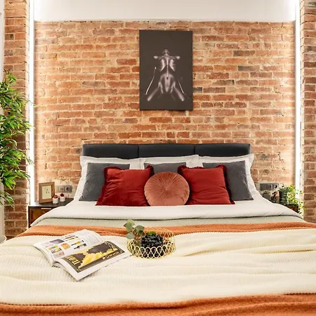 Apartment Luxury & Comfort: Smart 2br-apt At Unirii Square Bucharest