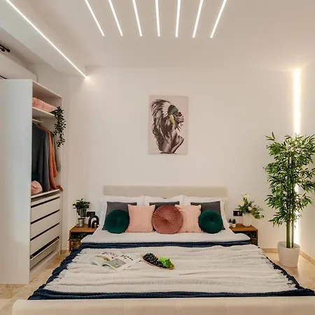 Luxury & Comfort: Smart 2br-apt At Unirii Square