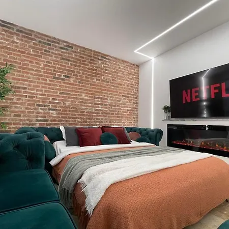 Apartment Luxury & Comfort: Smart 2br-apt At Unirii Square *