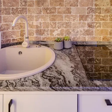 Apartment Luxury & Comfort: Smart 2br-apt At Unirii Square