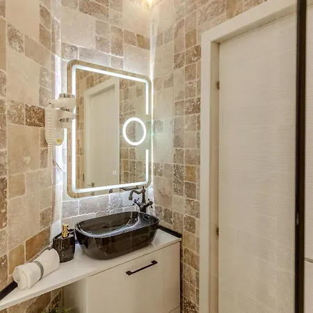Luxury & Comfort: Smart 2br-apt At Unirii Square