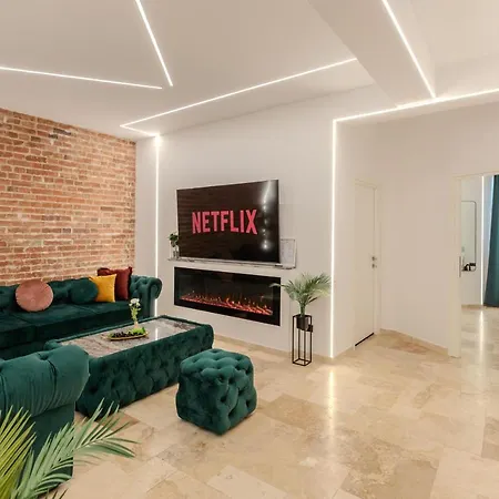 Apartment Luxury & Comfort: Smart 2br-apt At Unirii Square