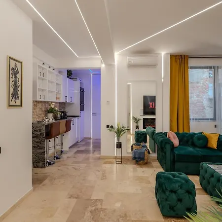 Luxury & Comfort: Smart 2br-apt At Unirii Square Apartment *