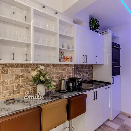 Luxury & Comfort: Smart 2br-apt At Unirii Square * Bucharest