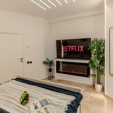 Luxury & Comfort: Smart 2br-apt At Unirii Square Apartment *