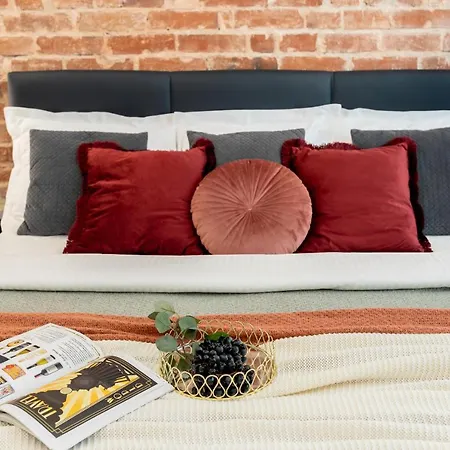 Luxury & Comfort: Smart 2br-apt At Unirii Square Apartment