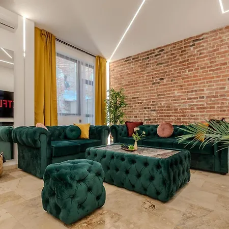Apartment Luxury & Comfort: Smart 2br-apt At Unirii Square Bucharest