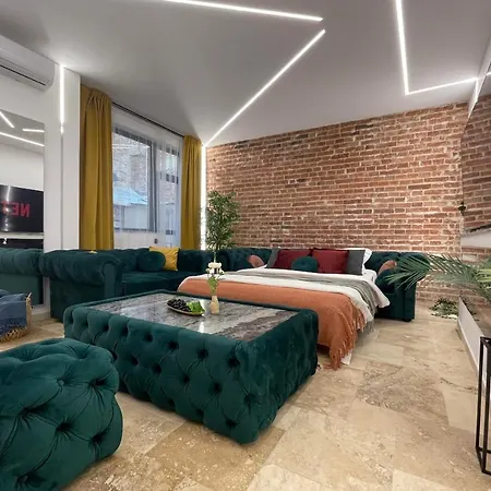 Luxury & Comfort: Smart 2br-apt At Unirii Square Apartment