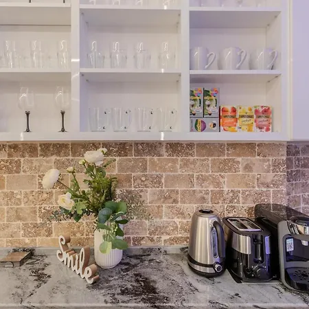 Luxury & Comfort: Smart 2br-apt At Unirii Square Apartment *