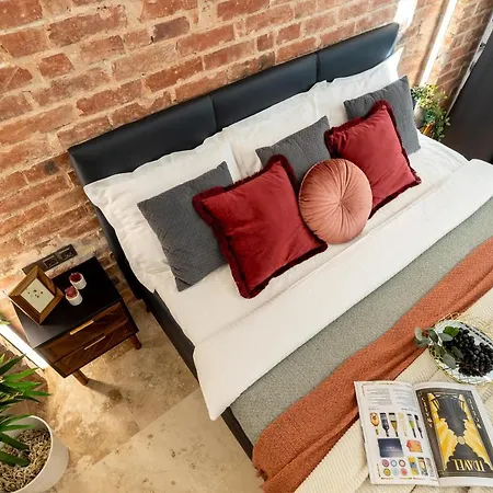 Apartment Luxury & Comfort: Smart 2br-apt At Unirii Square