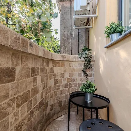 Luxury & Comfort: Smart 2br-apt At Unirii Square Apartment