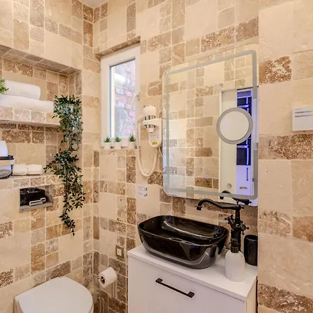 Luxury & Comfort: Smart 2br-apt At Unirii Square Bucharest