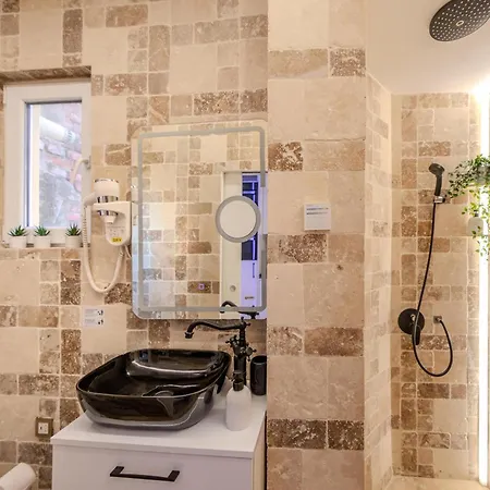 Luxury & Comfort: Smart 2br-apt At Unirii Square Bucharest