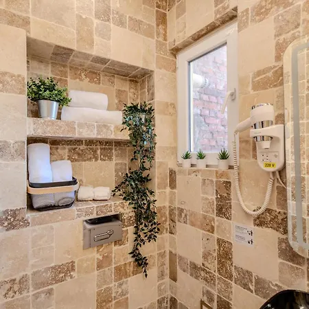 Apartment Luxury & Comfort: Smart 2br-apt At Unirii Square
