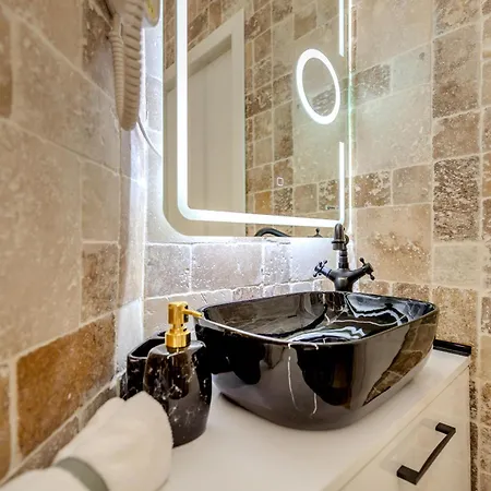 Luxury & Comfort: Smart 2br-apt At Unirii Square * Bucharest