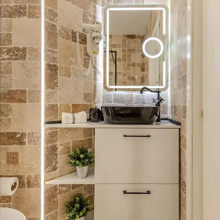 Apartment Luxury & Comfort: Smart 2br-apt At Unirii Square